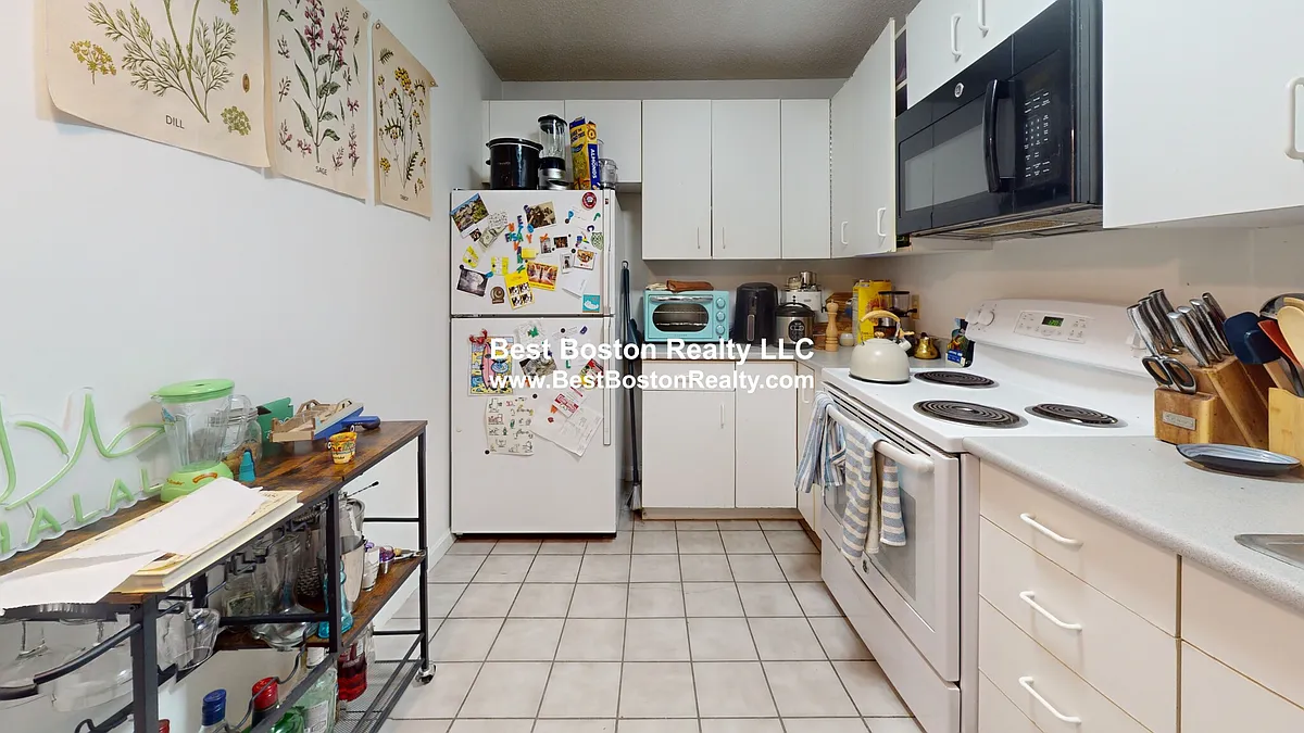 Building Photo - 175 Beacon St #102