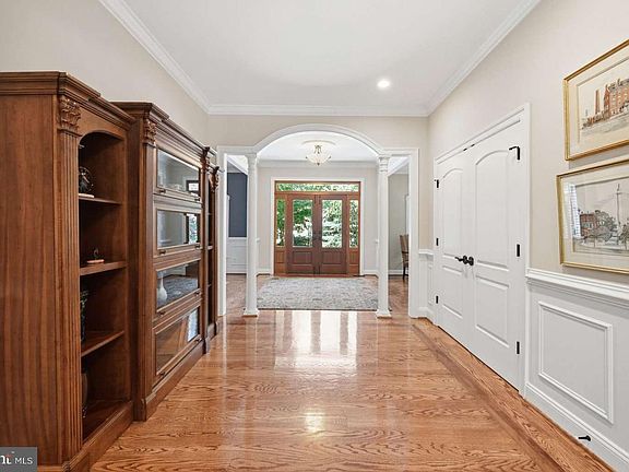 5th image of 129 Sinegar Pl