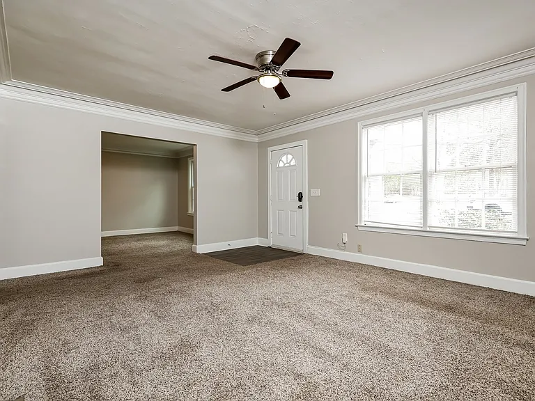 566449_020_living_room_13556970.jpg