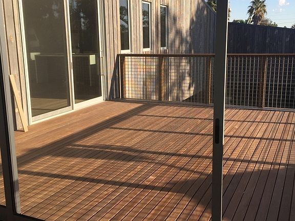 private deck (300 sq feet)