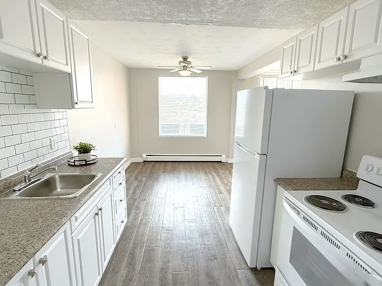 205 Brandon Ave — Photo 9