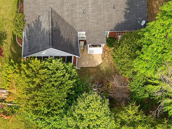 4th image of 133 Meridian Dr