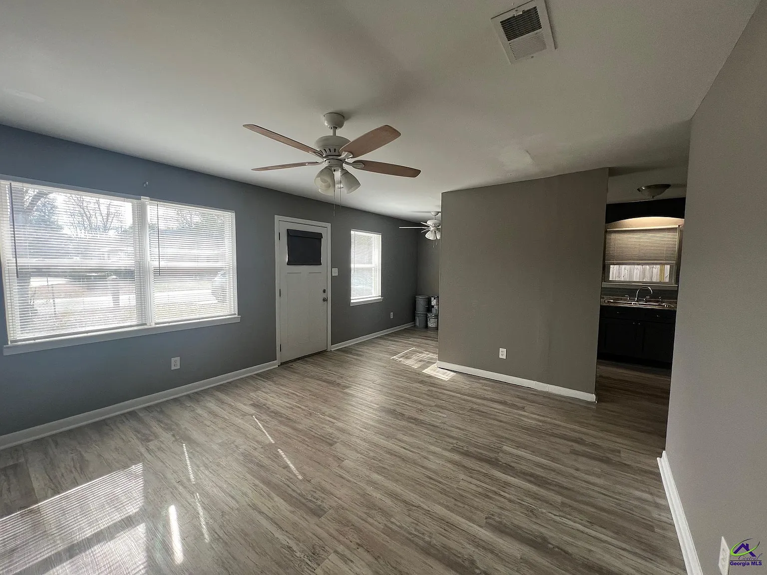 3 bed, 1.5 bath, 1056 sqft, $1,300 — Photo 3