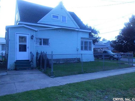 2nd image of 1021 Knox St