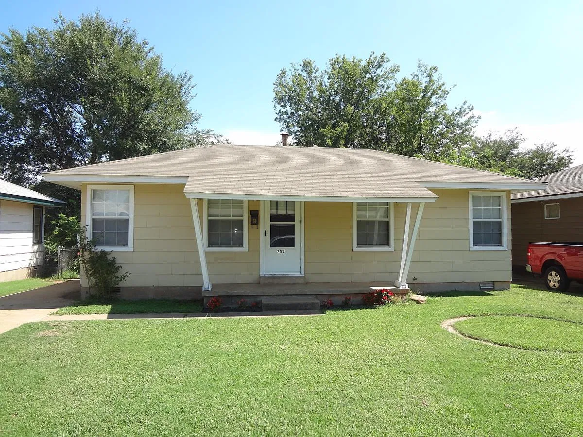 2 bed, 720 sqft, $800 — Photo 1