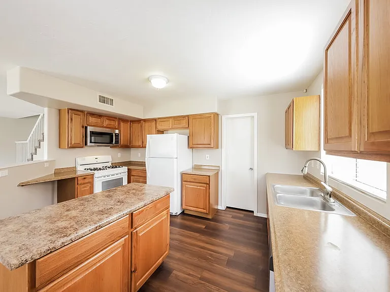 10457 W Oregon Ave — Photo 7