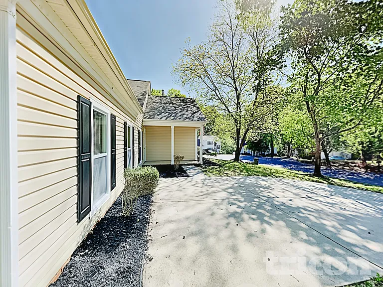 7825 Pence Pond Ln — Photo 14