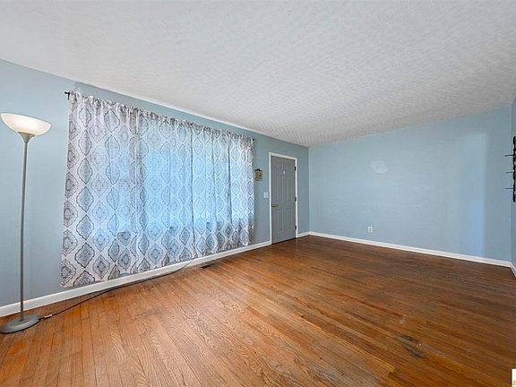 2nd image of 119 Love St