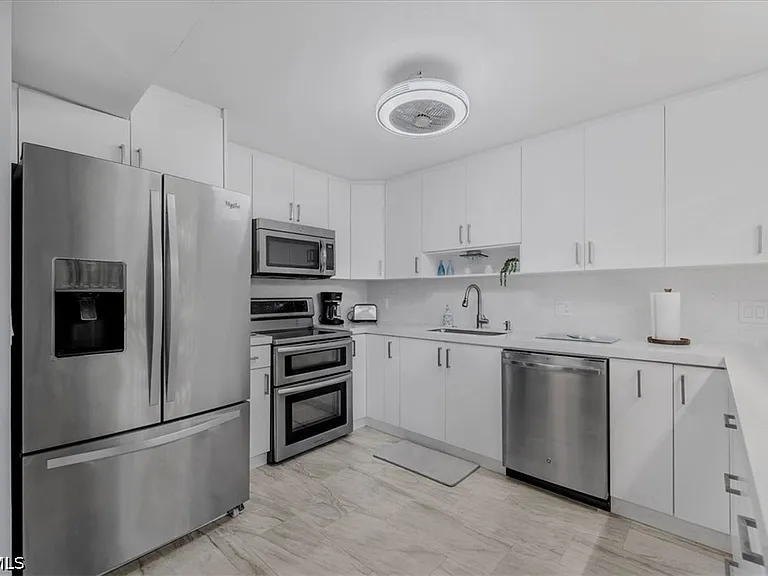 108 SE 47th St #102 — Photo 9