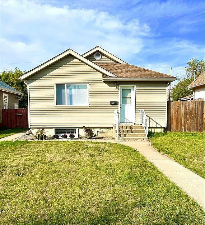 1st image of 454 7th St E