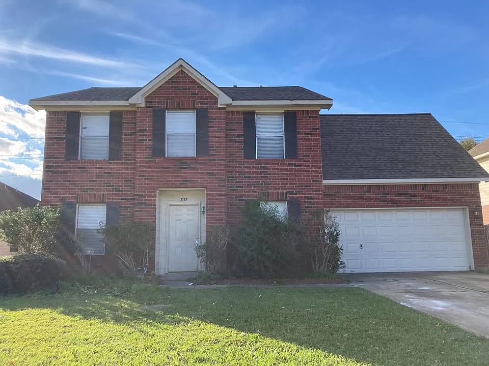 4 bed, 2.5 bath, 1888 sqft, $2,070 — Photo 1