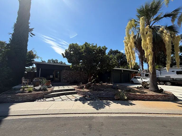 160 Bonita Cir — Photo 2