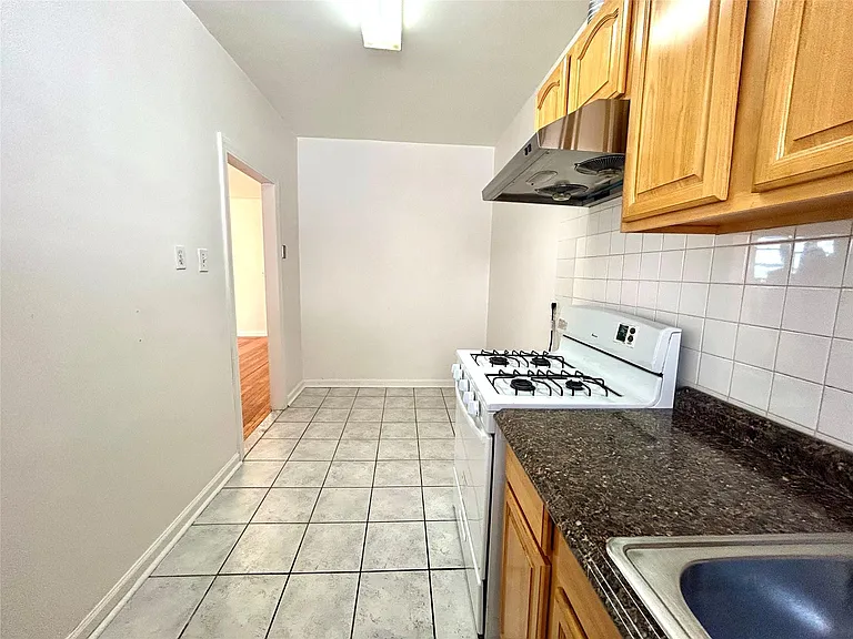 6264 Saunders St #3H — Photo 10