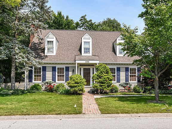 2nd image of 908 Queensbury Dr