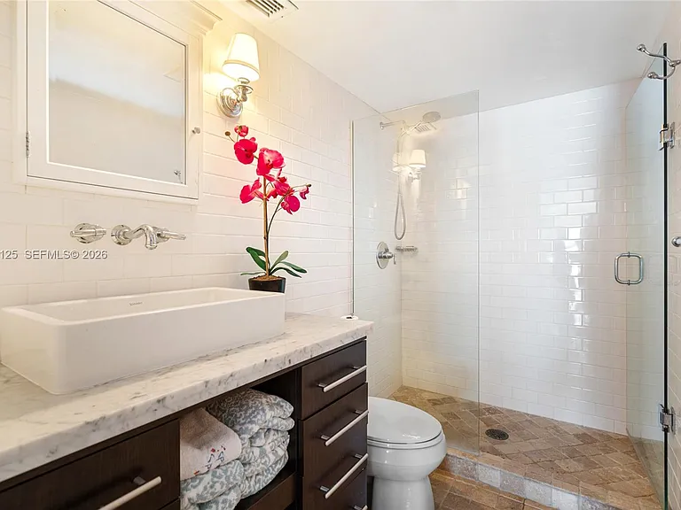 600 NE 36th St #2 — Photo 29