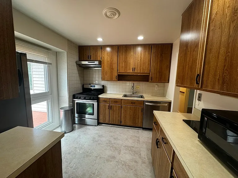 2508 Saint John Pl — Photo 41