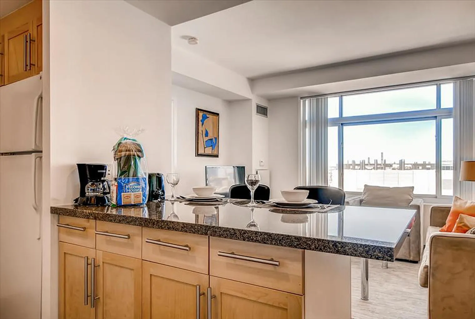 1 bed, 1.0 bath, 667 sqft, $7,953 — Photo 4