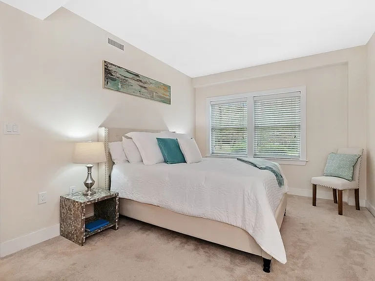 321 Hammond Pond Pkwy #106 — Photo 31