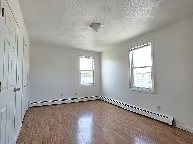 47 Courtland St 3rdFlr 2B/1B FreshPaint SSAppliances Laundry NOPets — Photo 6