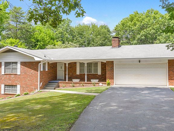 3rd image of 517 Woodrose Ln