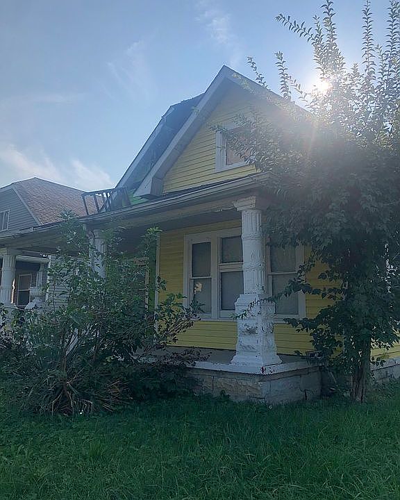 2nd image of 2310 N Lasalle St