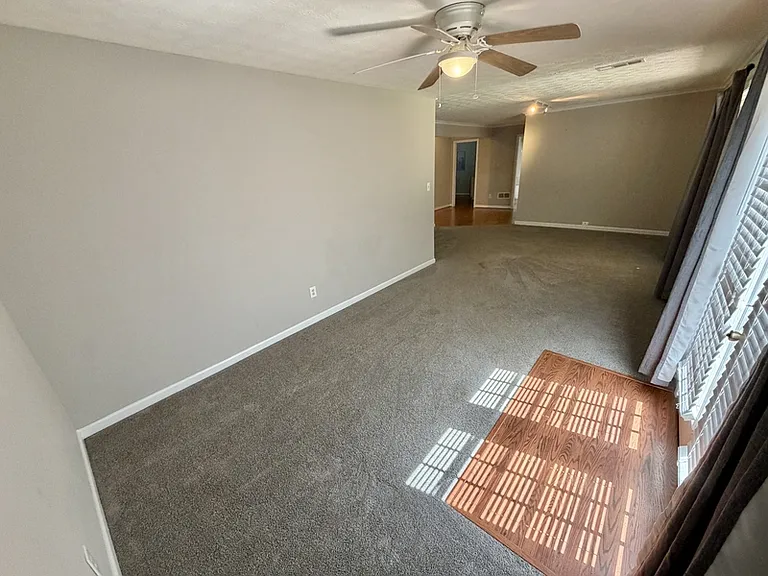212 Kensington Trce — Photo 34