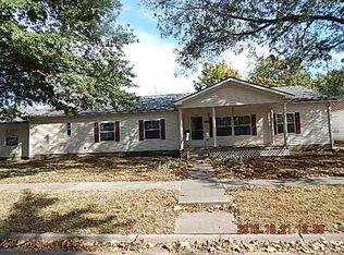 807 N Chestnut St, Iola, KS 66749