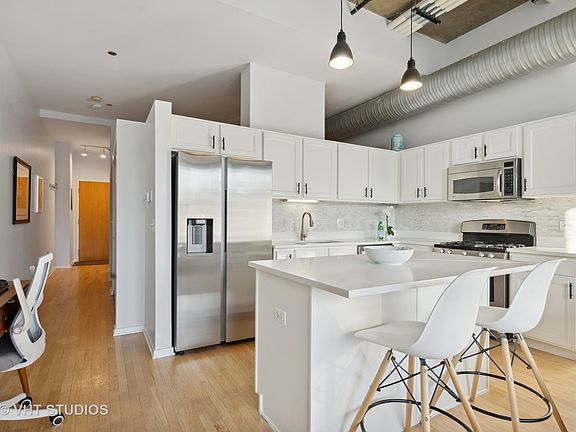 3rd image of 849 N Franklin St Unit 1419