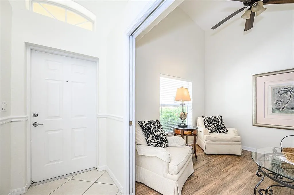 2 bed, 2.0 bath, 1451 sqft, $4,200 — Photo 2