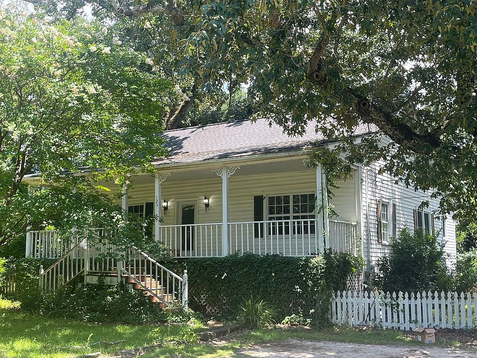 1st image of 123 Pond Dr