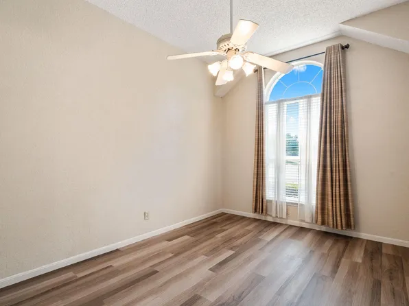 1513 Columbus Dr, Rowlett, TX 75089