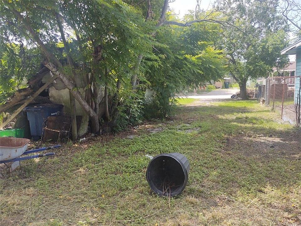 2nd image of 4050 Santa Elena St