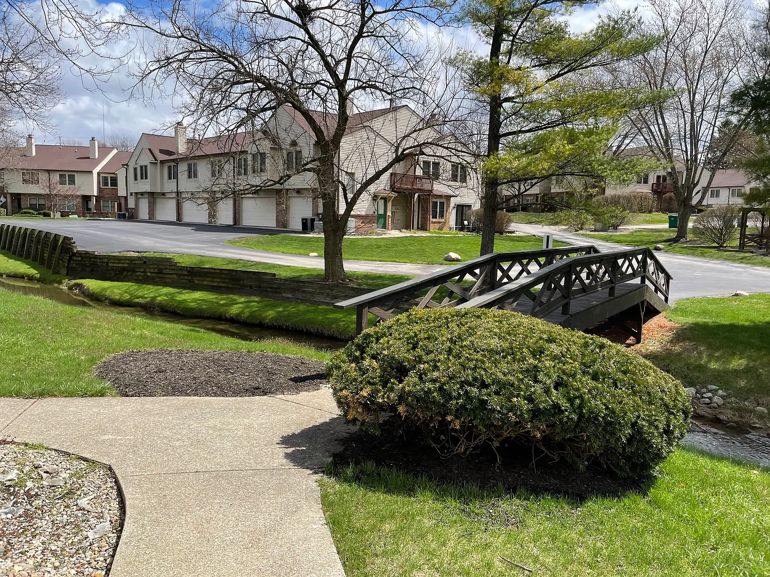 9552 Maple Way photo 1