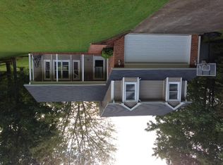 719 Old Barn Cir, Pilot Mountain, NC 27041
