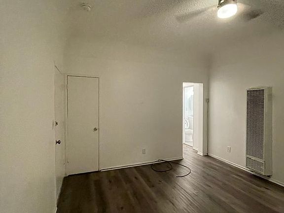 2nd image of 4234 Montclair St APT 201