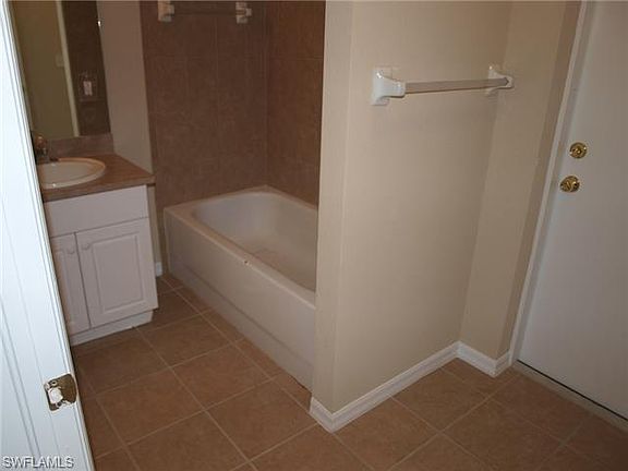 5th image of 1121 NW 15th Ter