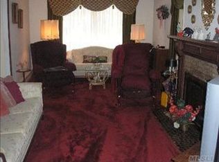 31 Stone Ave, North Babylon, NY 11703