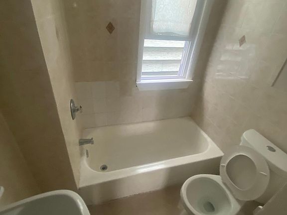 3rd image of 17 N Munn Ave Floor 2