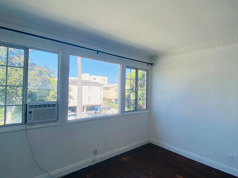 1142 S Bedford St #4 — Photo 4