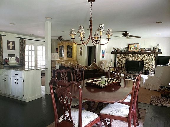 2nd image of 442 Willow Ln