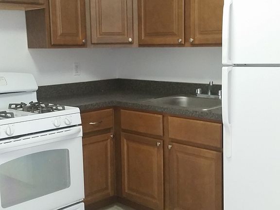 5th image of 18830 87th Dr APT 5N