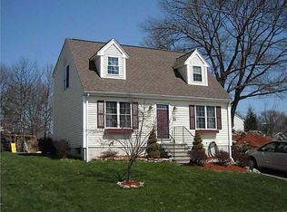 31 Edgewood Ave, Woonsocket, RI 02895