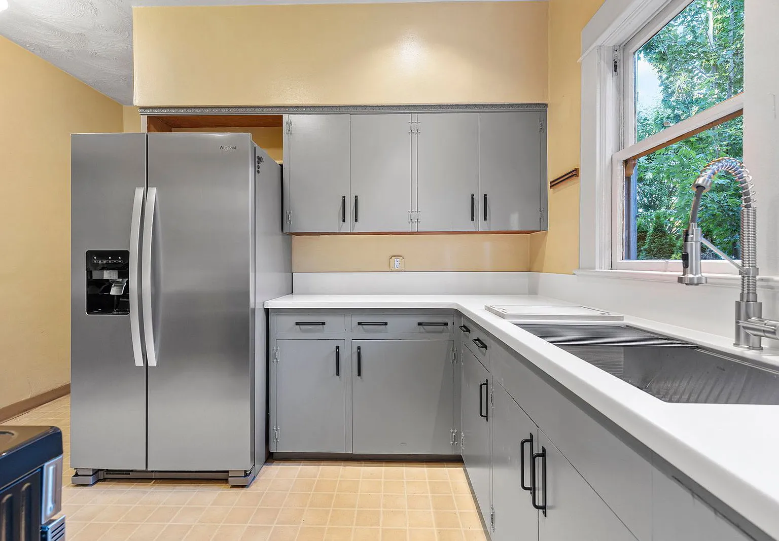 3 bed, 2.0 bath, 3640 sqft, $3,395 — Photo 3