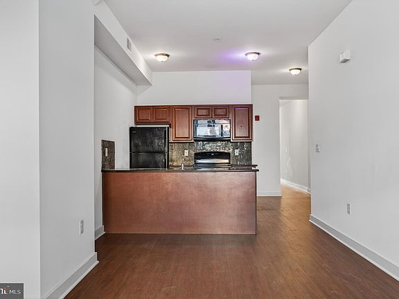 3rd image of 6028 Market St Floor 2