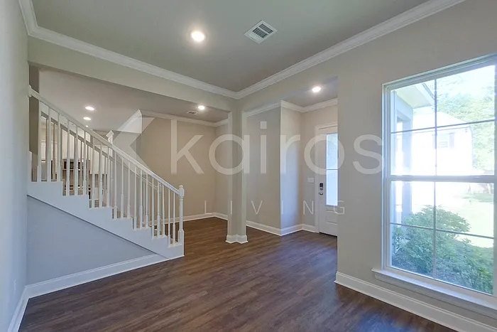 3 bed, 2.5 bath, 1827 sqft, $2,325 — Photo 2