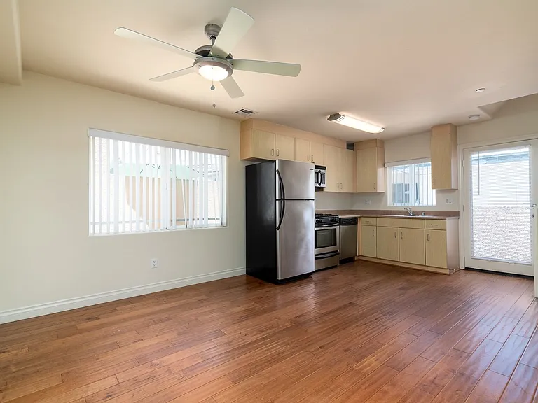 Motor Apartments — Photo 12