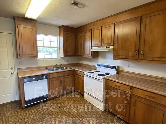 5th image of 111 Teakwood Dr
