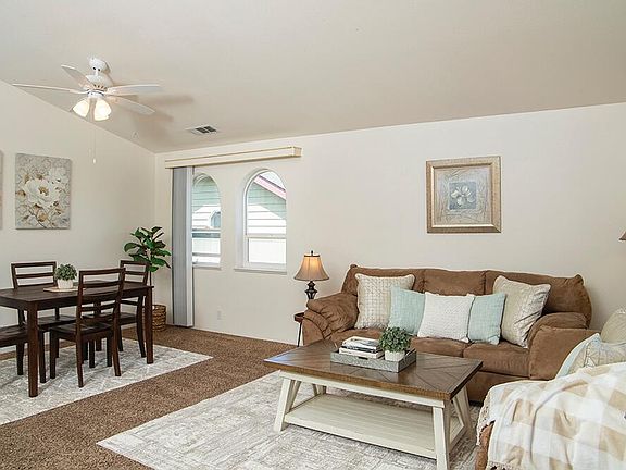 4th image of 223 SE Independence Dr