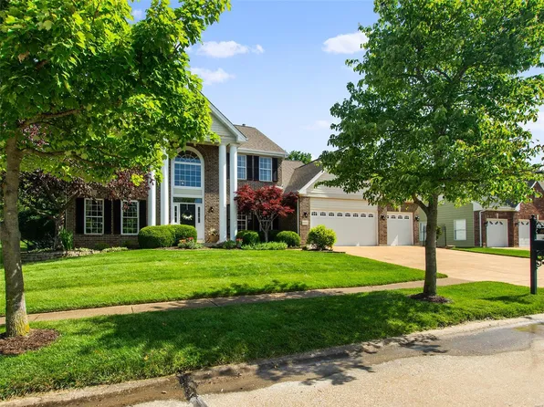 16063 Canterbury Estates Dr, Ballwin, MO 63021