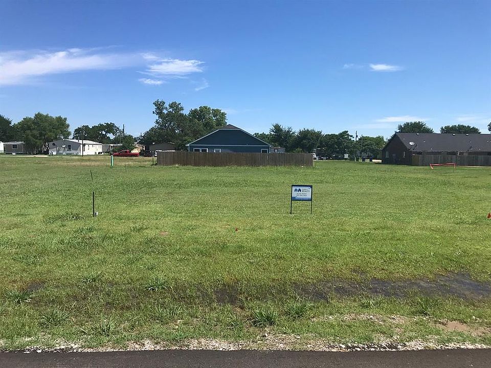 1st image of 652 W Gould St Lot 1